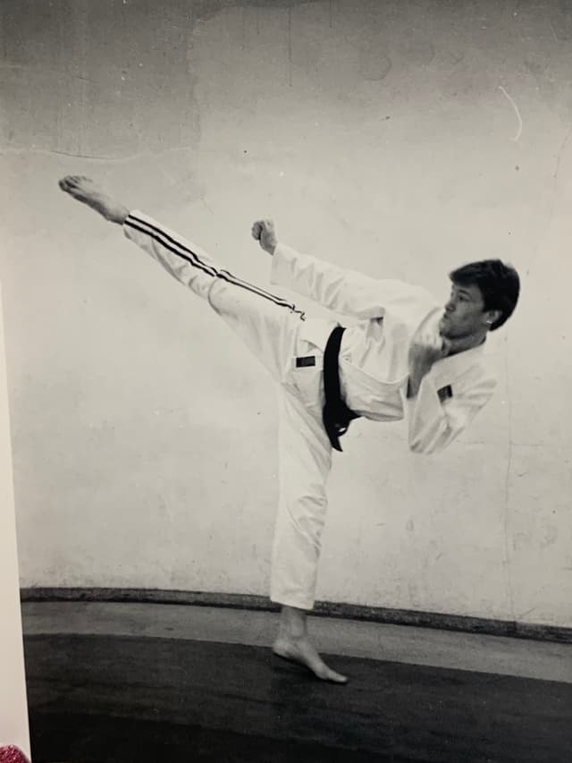 Sensei Kidd displaying round house kick